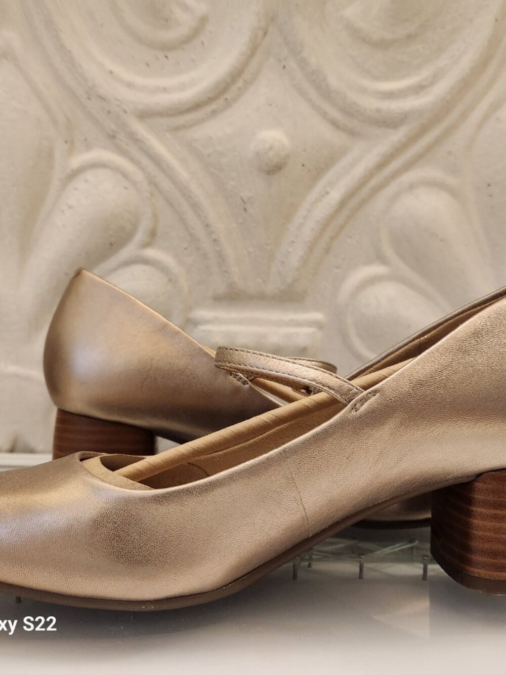 Earth Metallic Gold Mary Jane Block Heel Pumps - Picture 3 of 8